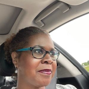 Meet your Posher, Desiree